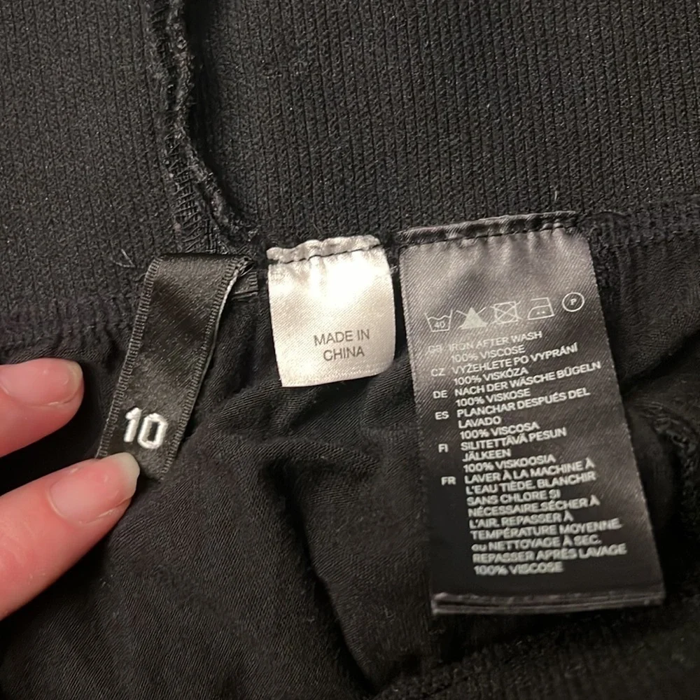 Black lightweight skirt